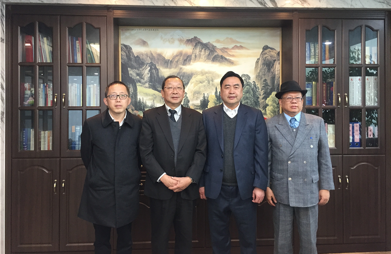 趙振元和陳宗欣教授、蛯子晴夫總經(jīng)理、愛德中創(chuàng)公司鄒克總經(jīng)理親切合影.png