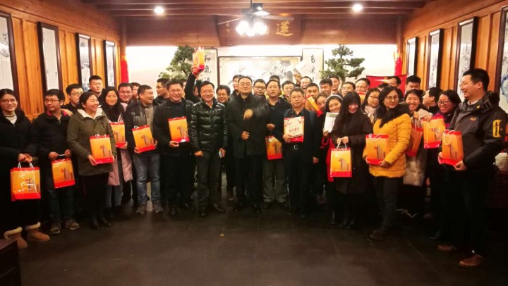 2-收到趙振元同志的慰問，欣喜寫在現(xiàn)場每一位工作人員的臉上.jpg
