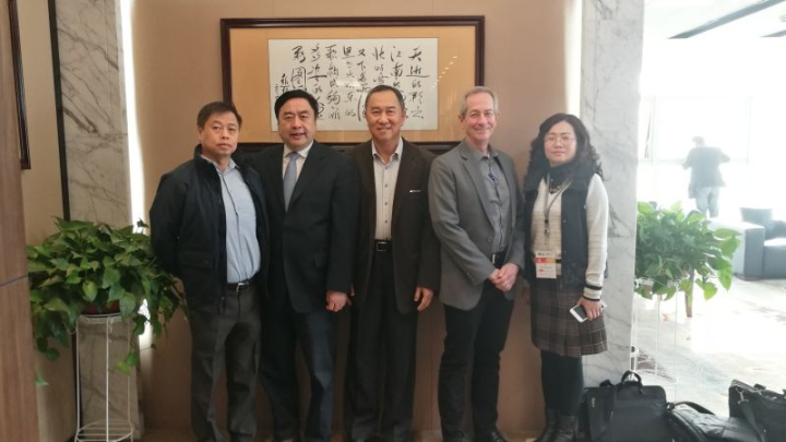 11-趙振元、副院長姚虹與洪啟財(cái)副總裁一行親切合影.jpg