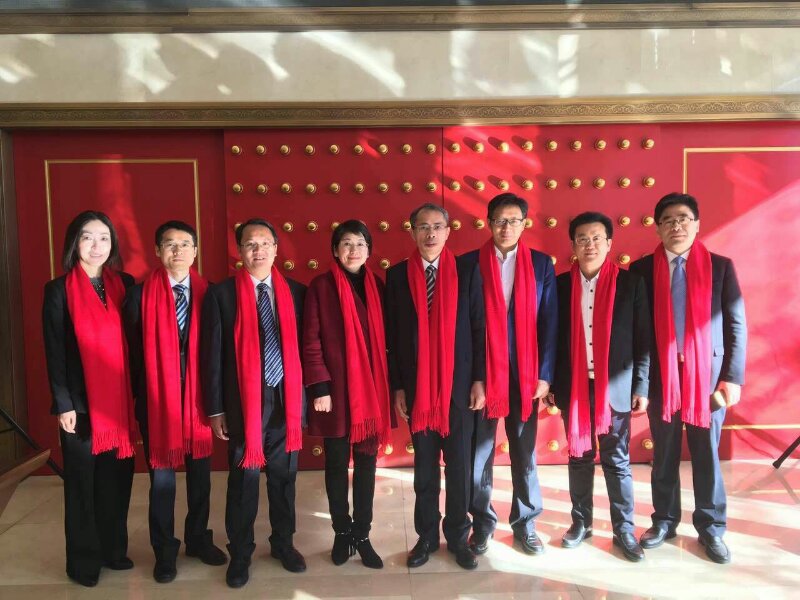 3-胡宏峻董事長(zhǎng)、薛源總經(jīng)理、王進(jìn)所長(zhǎng)、余才志副院長(zhǎng)、季超副院長(zhǎng)等在掛牌儀式上親切合影.jpg