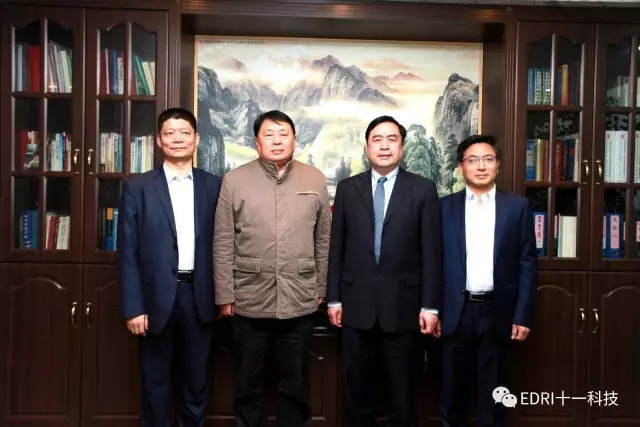 9-趙振元與叢亞東、王鵬程、劉成江在辦公室親切合影.webp.jpg