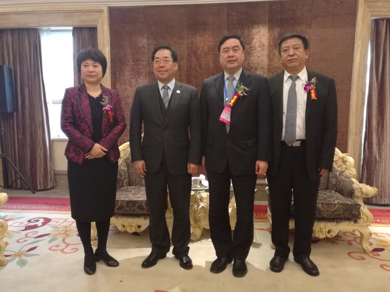 9-趙振元與袁三軍（右一）、孫淑芳（左一）、李中航（左二）親切合影.jpg