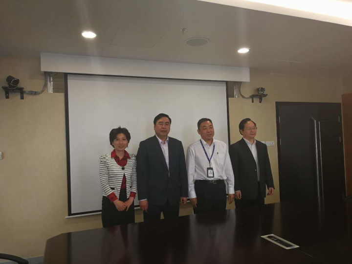 5-趙振元董事長(zhǎng)、蔣玉梅副院長(zhǎng)與祁寧春總經(jīng)理、吳世勇副總經(jīng)理親切合影.jpg