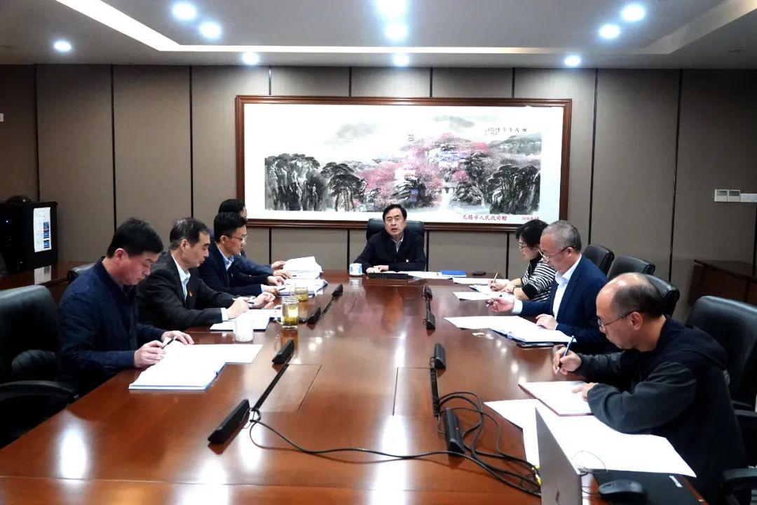 趙振元在黨委中心組學(xué)習(xí)二十大報告會上提出三個工作要點：第一堅持十年來的正確路線；第二開啟新的一百年征程；第三堅持電子和新能源領(lǐng)域外開辟更多新的賽道_副本.png